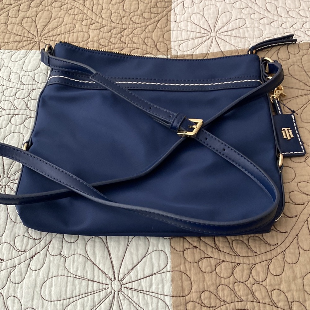 NWOT - Tommy Hilfiger cross body bag